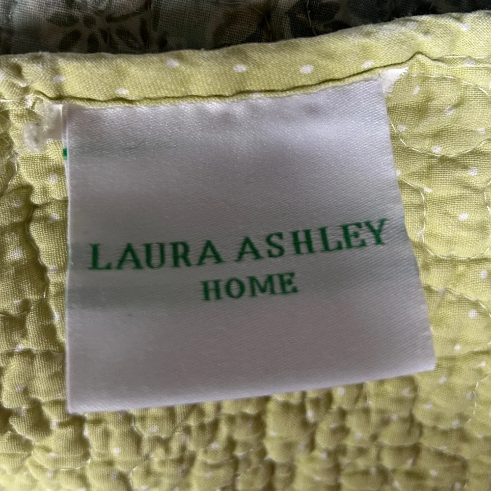 Laura Ashley Full/Queen VINTAGE Classic Floral Quilt